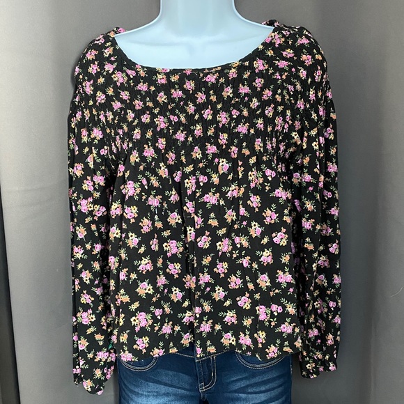 Woman’s top - Picture 1 of 4